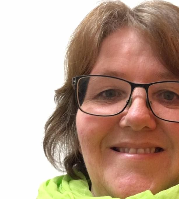 Jeg hedder Jane Svalling er 55 år og gift med min mand Thomas på 32. år. Jeg driver en hjemmeklinik i vores lejlighed i midten af Ballerup.